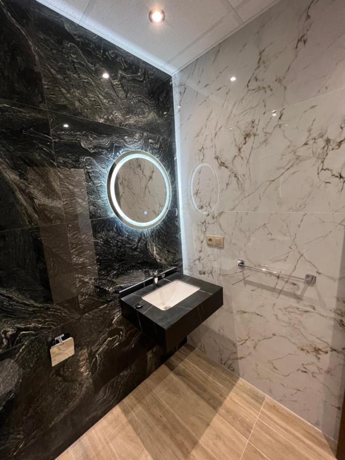 1 Apartment De Luxe Hay Almatar Надор Екстер'єр фото